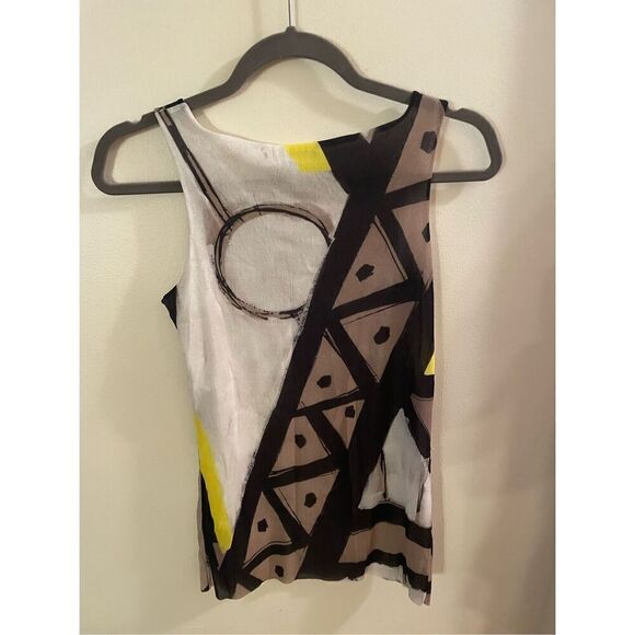 D. Exterior Sleeveless Top - Picture 4 of 4